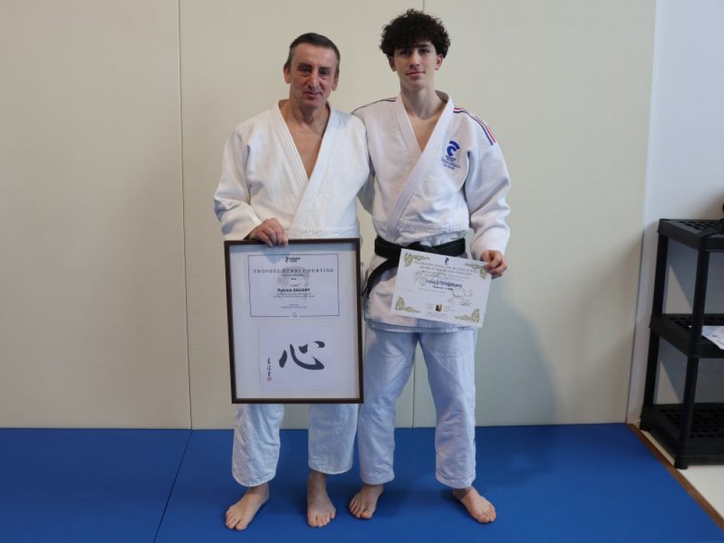 Image de l'actu 'Remise du Trophée Henri COURTINE pour notre coach'